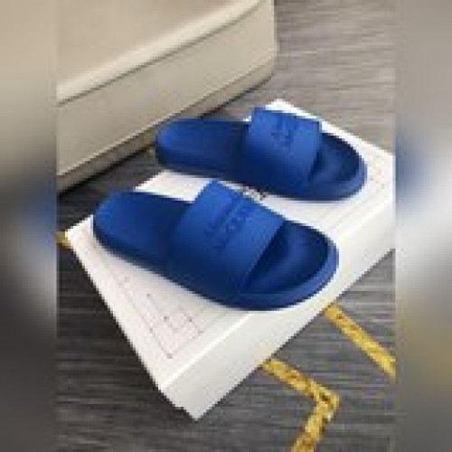 【精緻品質】 麥昆男士休閑拖鞋 鞋面進口優質膠片，精美品牌logo裝飾，3D立體