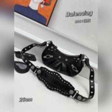 大小閃磚款｛油蠟皮②個尺寸｝Balenciag* Le Cagole 半月牙