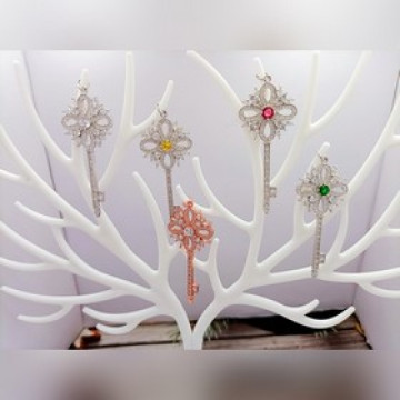 蒂芙尼鑰匙 項鍊 材質：s925銀 電鍍顔色：白金色，玫瑰金色 主石顔色：紅，綠