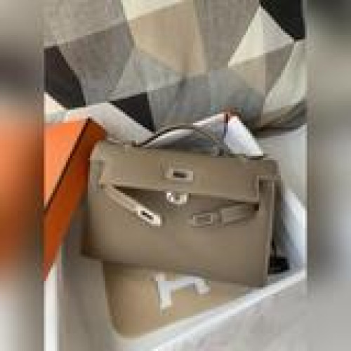 絕美一包，卡其灰愛家超級經典的一款入門級包包，配Kelly 一代 / EP手