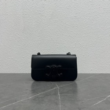 正品級 新品上線｜CELINE 2025春夏新款 新出皮扣鍊條腋下包，新出的亮點