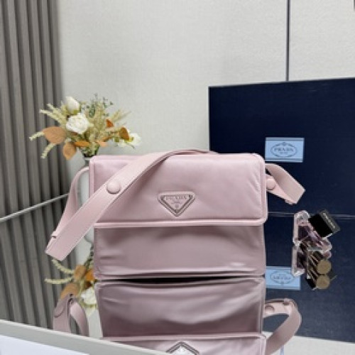 [頂級原單]2026春季新款小號尼龍單肩包1BD313 混搭理念貫穿于Prada