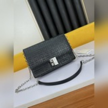 法國品G家！新款CUT OUT系列很8錯 吉良吉吉小方包camera bag 法