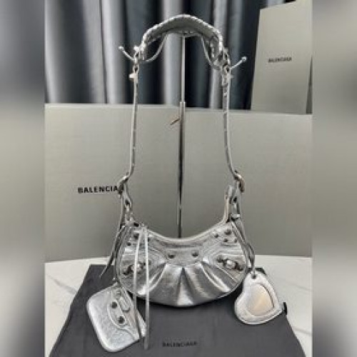 升級版本 銀色~balenciaga Le Cagole 半月牙腋下包/斜挎包
