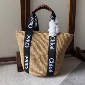 Chloe Large Woody Basket 其中大號Woody提籃包飾有W
