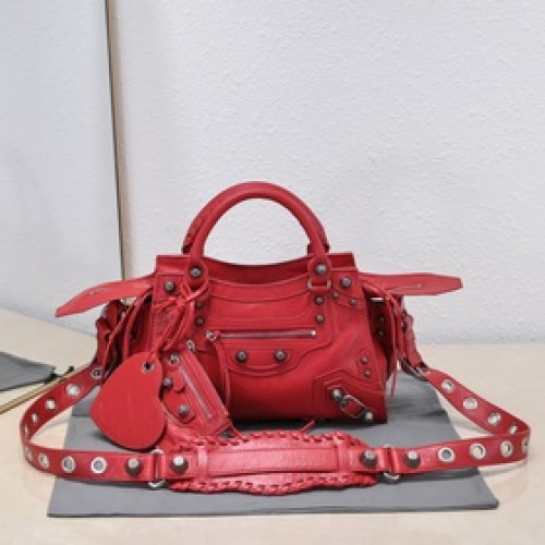進口爆裂羊皮，顔色：紅色，尺寸：26*13*18 Balenciaga 巴黎世家