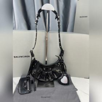 升級版本balenciaga Le Cagole 半月牙腋下包/斜挎包 王炸