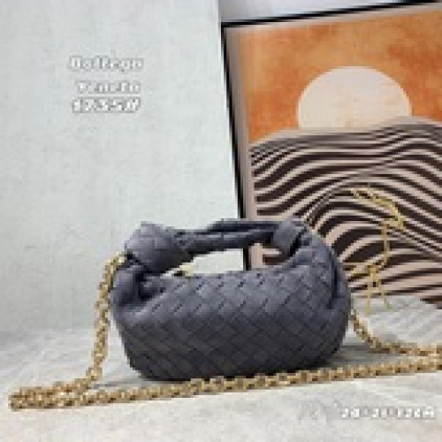 BV秋冬新款磨砂鍊條jodie。Bottega Venetal的Mini Jo
