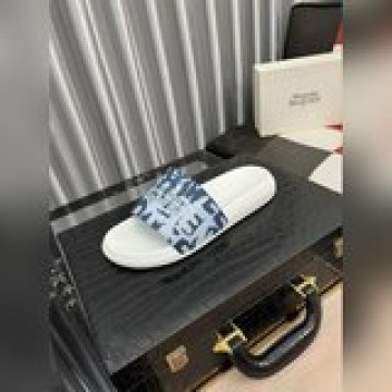 麥昆.MQ新款拖鞋出貨了原版私模大底，輕而防滑！上腳時尚.百搭，碼數：38-44