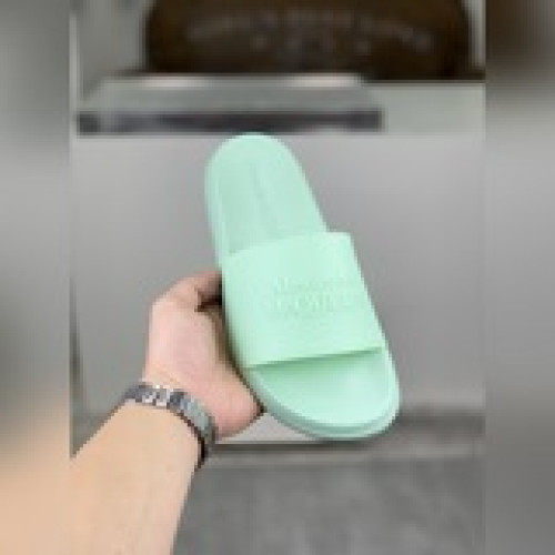 麥昆.MQ新款情侶款拖鞋出貨了原版私模大底，輕而防滑！上腳時尚.百搭，碼數：35