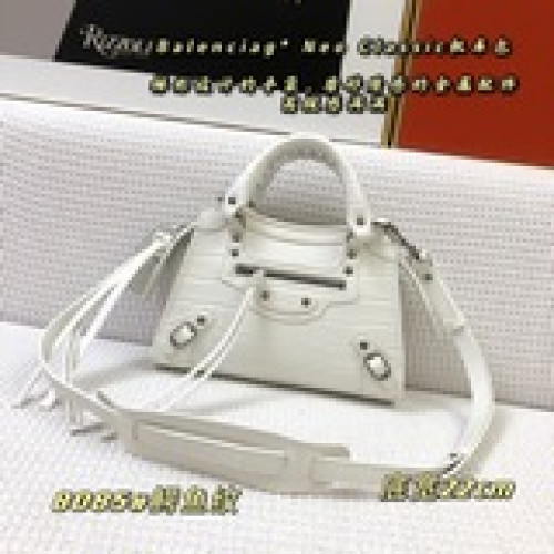 Balenciag* Neo Classic機車包【鳄魚紋小號】梯形設計的手袋