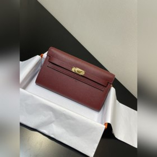Kelly woc熱銷款，每個人必收款，實用，多用處，細節圖 顔色酒紅，皮質 e