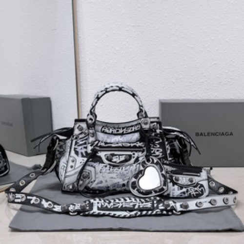 [小號]黑色塗鴉 Balenciag Le Cagole半月牙腋下包斜挎包 緻敬
