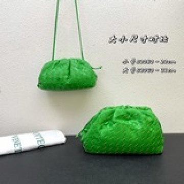 編織-  bottega veneta 葆蝶家的雲朵包- 一貫走高端穩重路線