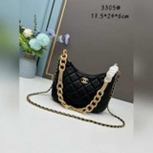 這也太可愛了吧!!chane12223a小號hobo羊皮腋下包流蘇五金這一季