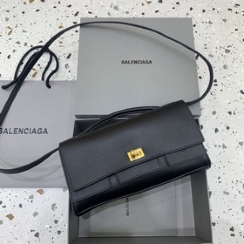 新款 Bel Air Clutch 翻蓋手拿包[黑色金扣] 一向巨能裝的巴黎家