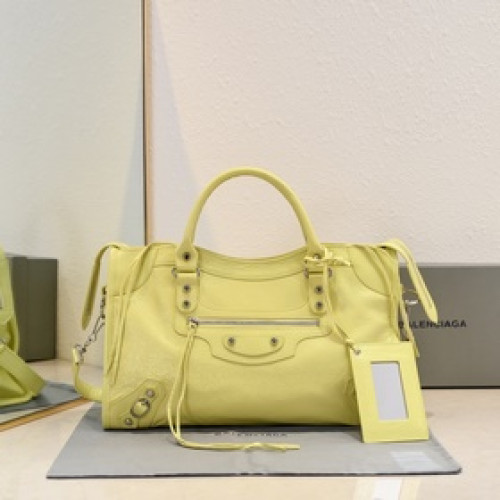 Balenciaga，新款機車包經典系列重現，時尚潮流，比舊版更簡潔大方，輕巧，
