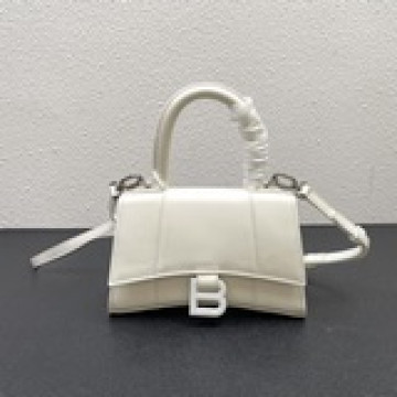 平紋Balenciagα全新推出了帥爆的Hourglass沙漏兩用腰包、獨特的标
