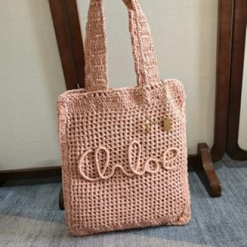全網都在問！這個夏天讓它陪着你[哇]！ chloe 25春夏的新款草編包SUMM