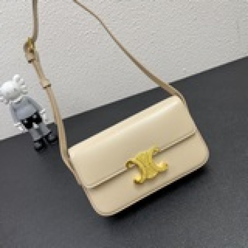 最新Celine 爆款 中古包 腋下包 來啦 老花色 出貨  3018#尺寸：2