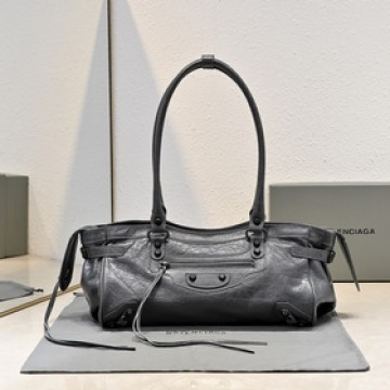 Balenciaga長款胯下長挽機車包，顔色：深灰