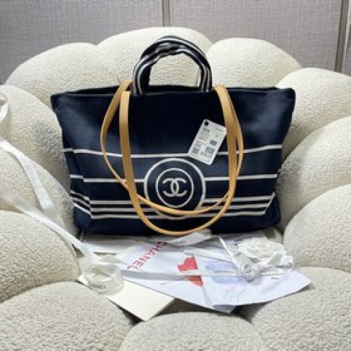獨家實拍~Chanel 原版牛仔布，潮媽必備 92240小：30x22x14cm