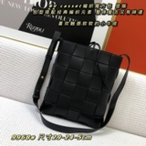 新款bv casset編織魔方包 豎版 包型搭配經典編織元素 整體複古又有味道