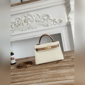 凱莉二代mini 顔色：奶昔白/奶茶色進口epsom皮、金扣機車+半收工手