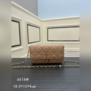 配盒子 、lady dior 手機袋 藍色金扣這款 lady dior 手機袋