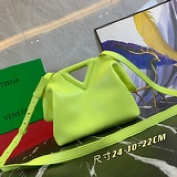 大號 【原版皮高品質】bv 新款三角形手提包 the triangle   又是