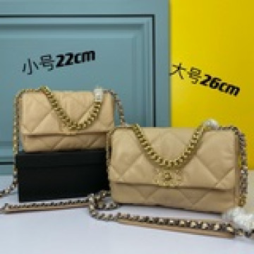 Ohanel秋冬19Bag 結合一切經典的枕頭包這款包是Karl Lagerf