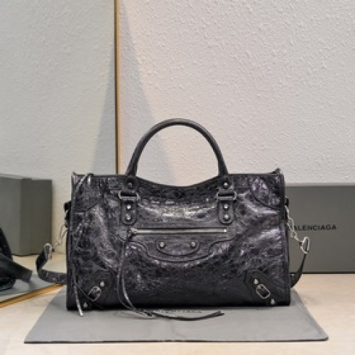 Balenciaga， 時代眼淚 機車包經典系列重現，時尚潮流，比舊版更簡潔大方