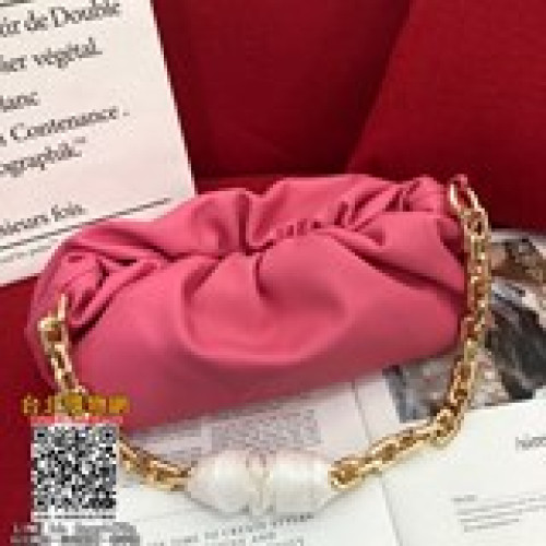 新款 bottega veneta the chain pouch （大