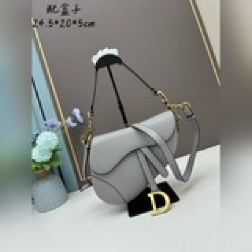配盒 3種肩帶随搭配 大號尺寸：24.5 x 20 x 5 公分be a cla