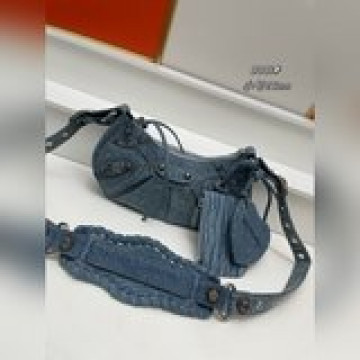 大號360小號牛仔 Balenciag* Le Cagole 系列手袋将他家經