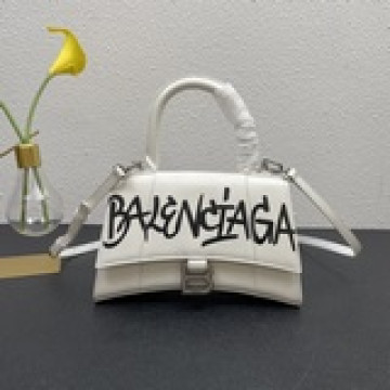 印花 Balenciagα全新推出設計師塗鴉系列，帥爆的Hourglass沙漏包