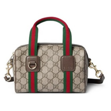 靈感源自Gucci标志性的旅行包廓形，品牌推出了Mini GG手袋。該款手袋采用