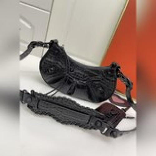 Balenci Le Cagole鳄魚紋半月牙腋下包餃子包 出貨 緻敬經典機車