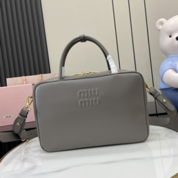 【新品】MIU MIU原廠公文包二代肩帶款時尚與經典的完美融合 Beau手袋采用