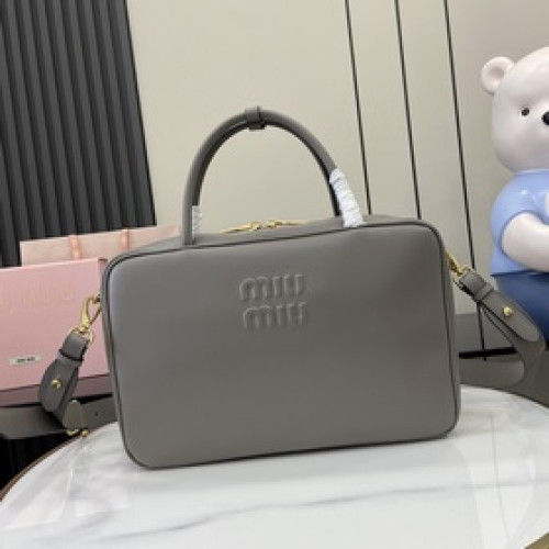 【新品】MIU MIU原廠公文包二代肩帶款時尚與經典的完美融合 Beau手袋采用