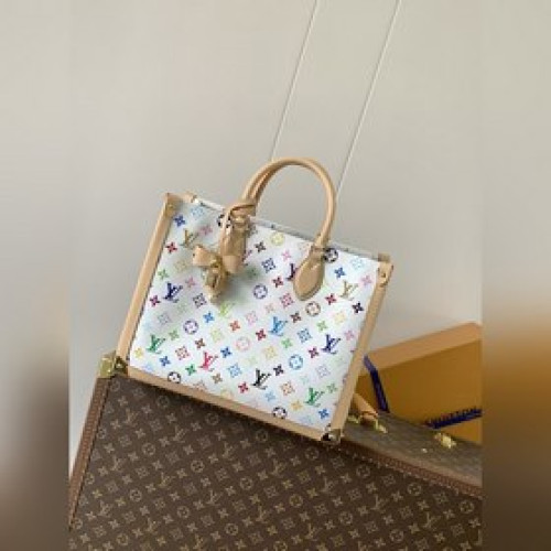 頂級原單，變碼芯片M13079路易威登 x 村上隆再版系列以靈動筆觸演繹 On