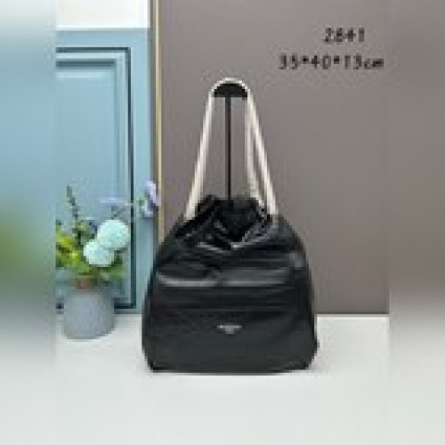 系列 全新尺寸垃圾袋【大號】引流潮流前線的牌子，一直很知道如何抓住人心。垃圾袋不