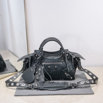 進口爆裂羊皮，顔色：深灰，尺寸：26*13*18 Balenciaga 巴黎世家