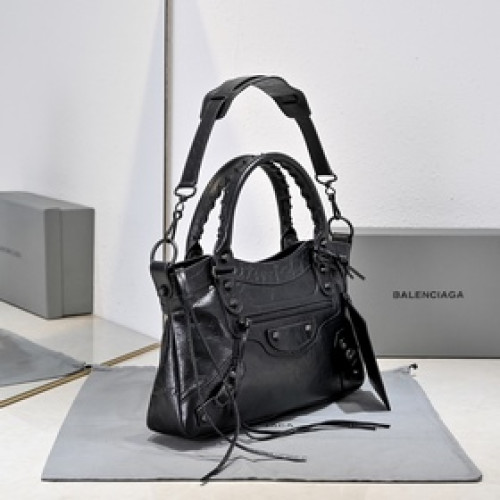 Balenciaga長款腋下包，尺寸：34 cm*20 cm*7 cm，顔色：黑