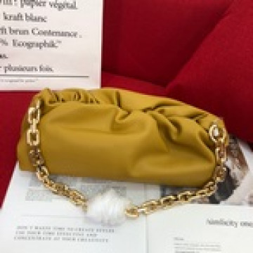 大號無肩帶 bottega veneta the chain ouch 最近真的