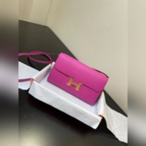 H家出新品咯 Constance 康康斜挎包也可以當手包使用 配置肩帶 配置包裝