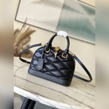 頂級原單 M23666 黑色 Nicolas Ghesquiere為旅行箱的經典