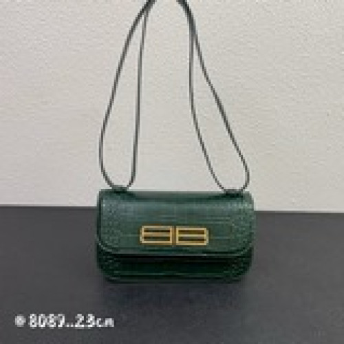 Balenciag gossip 出新 腋下豆腐包 通勤的硬挺版型 内裡多隔層