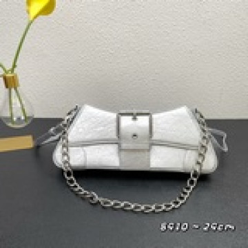 Balenciag 新品出貨 單肩 鍊條腋下包 可斜挎 牛皮 原版五金 上身超級