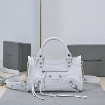 Balenciaga， 時代眼淚 機車包經典系列重現，時尚潮流，比舊版更簡潔大方